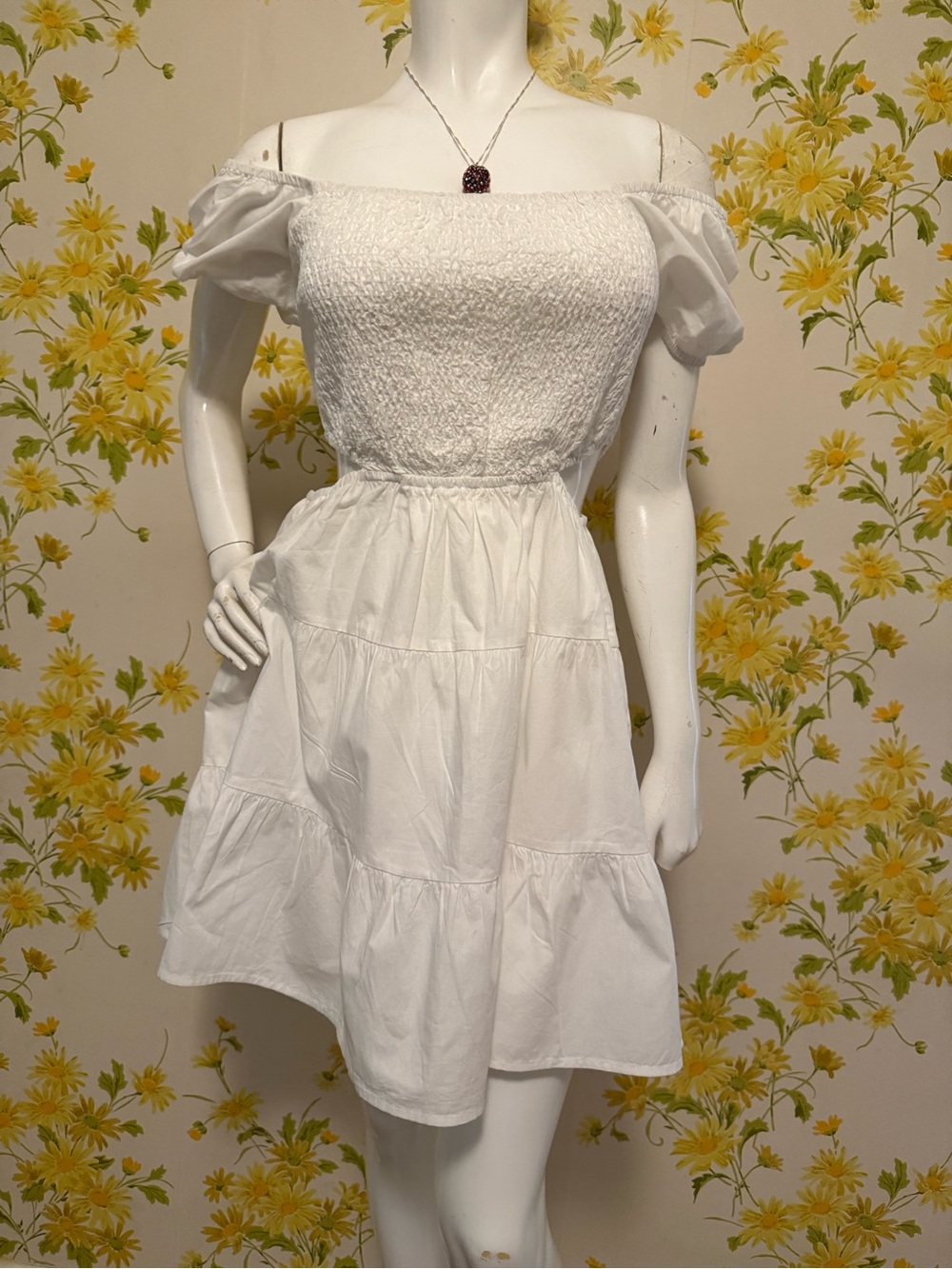 Cut out waist tiered mini dress in white size M